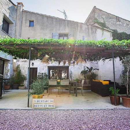 Oustaou De Betty Et Bob Bed and Breakfast Le Cailar Buitenkant foto