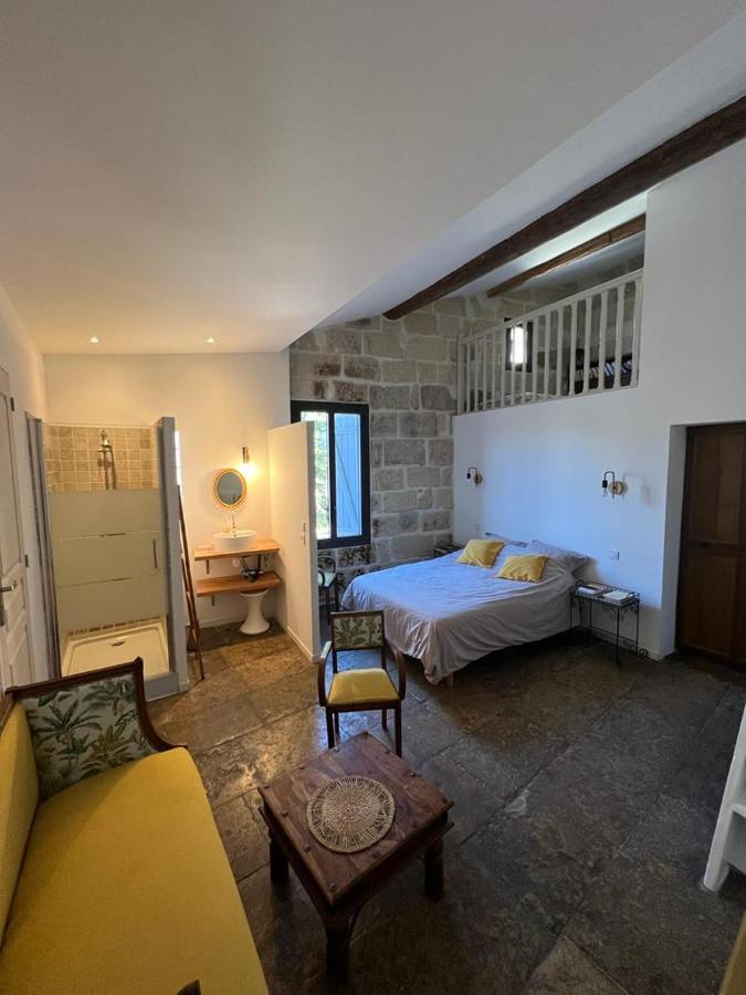 Oustaou De Betty Et Bob Bed and Breakfast Le Cailar Buitenkant foto