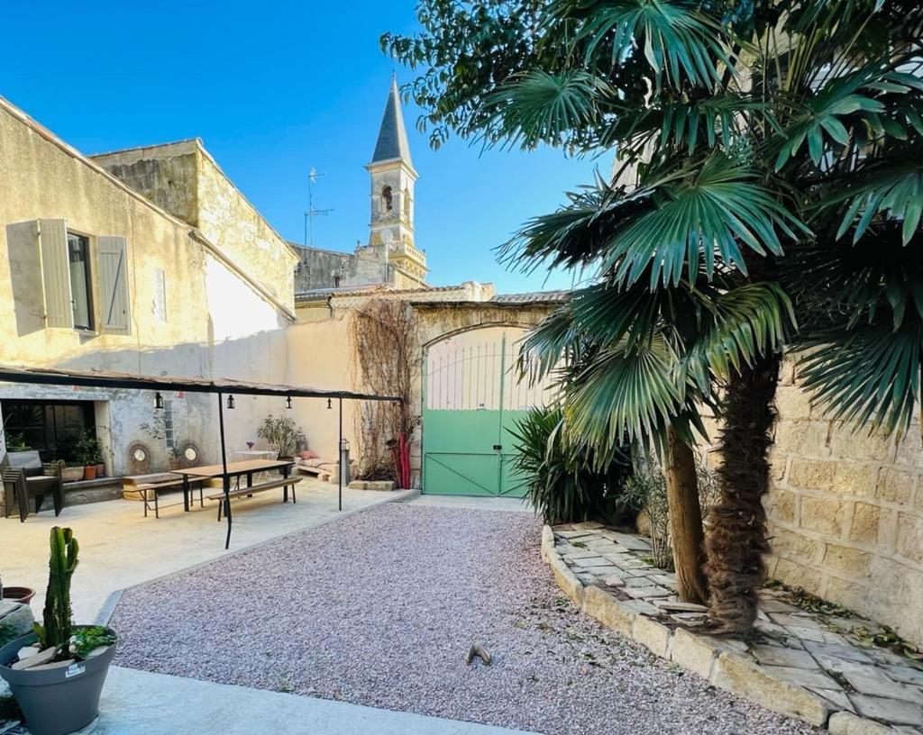 Oustaou De Betty Et Bob Bed and Breakfast Le Cailar Buitenkant foto