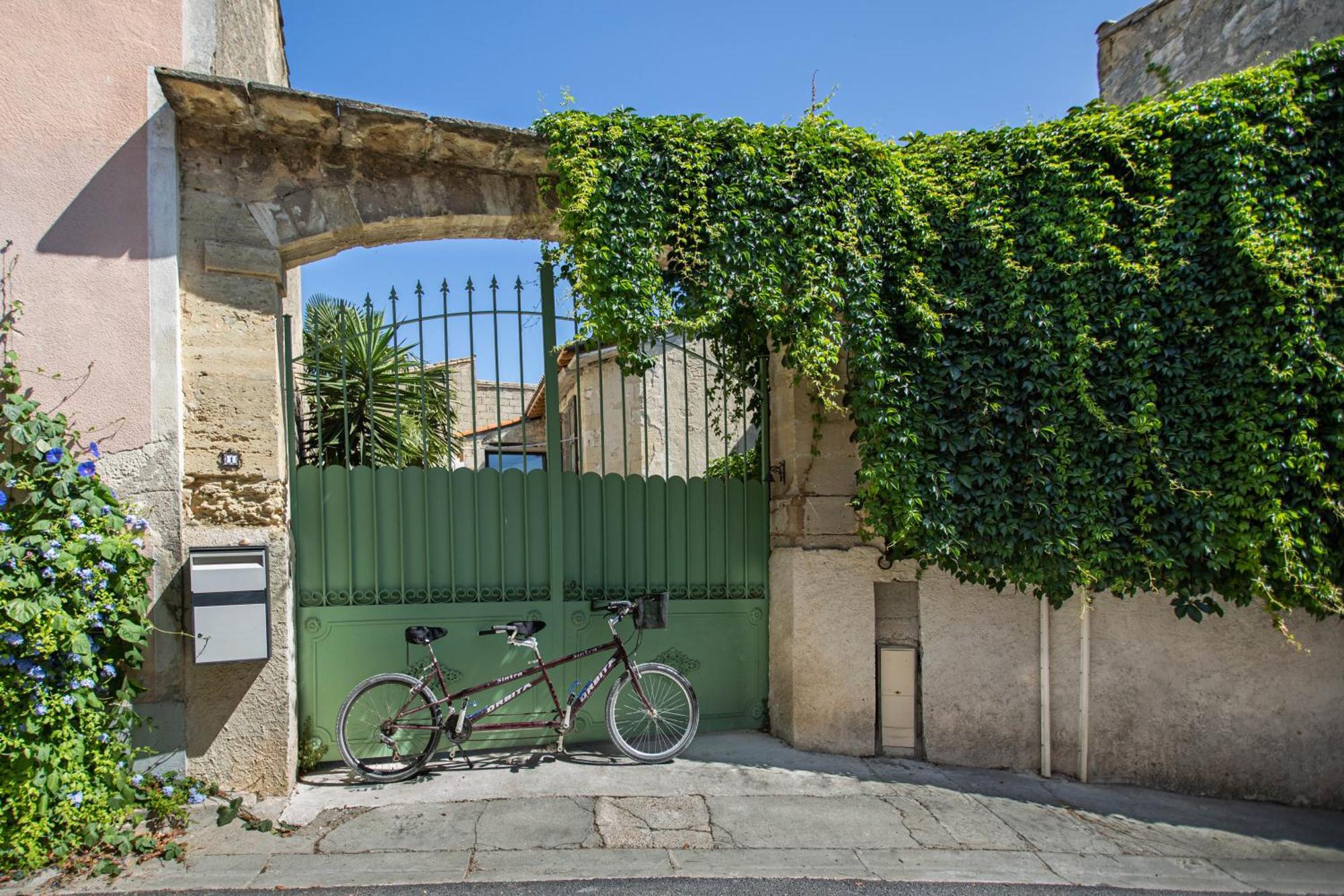 Oustaou De Betty Et Bob Bed and Breakfast Le Cailar Buitenkant foto